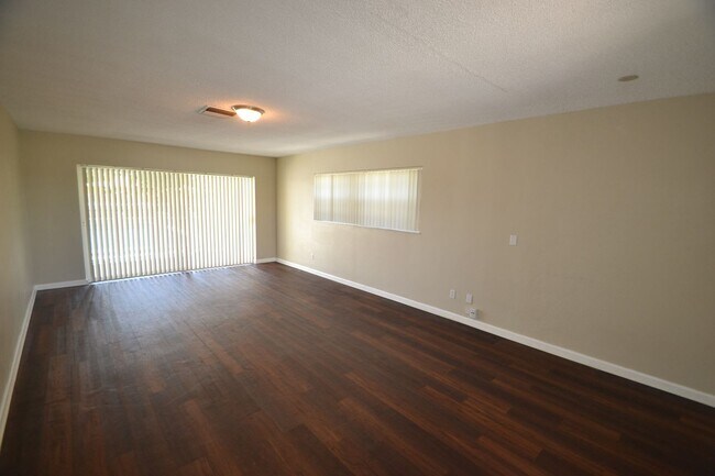 Foto del edificio - 5020 Taylor St