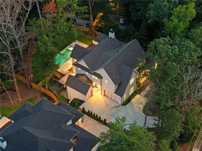 Foto del edificio - 1074 Moores Mill Rd NW