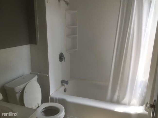 Building Photo - 2 br, 1 bath  - 125 Summer St