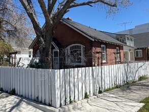 Building Photo - 222 River Rock St