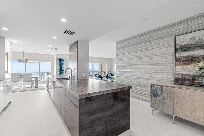 Building Photo - 4301 N Ocean Blvd