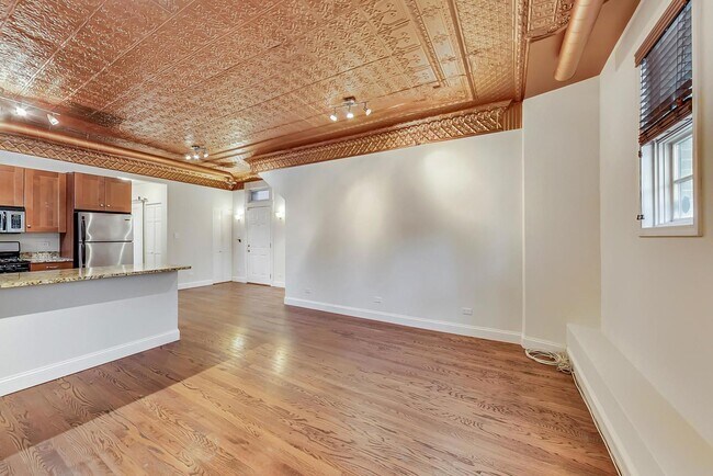 Foto del edificio - 3212 N Ravenswood Ave