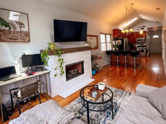 Living / Dining - 1333 N Bosworth Ave