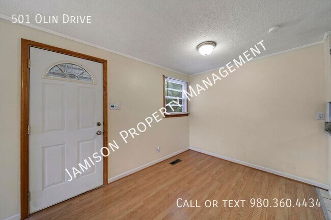 Foto del edificio - 501 Olin Dr