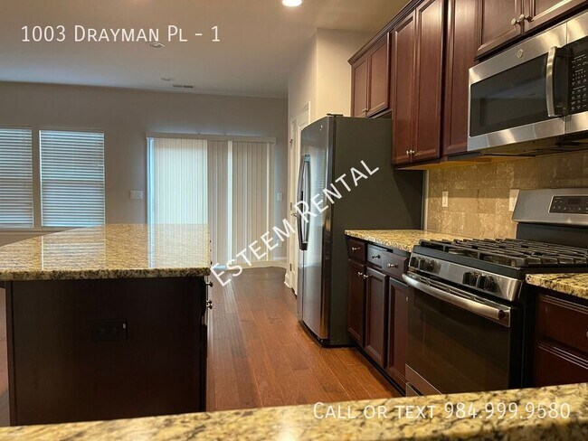 Foto del edificio - 1003 Drayman Pl