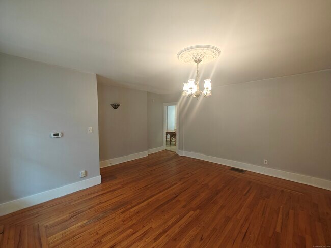 Building Photo - 213 Willow St