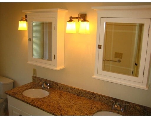 Building Photo - 6 Meadowbrook Rd