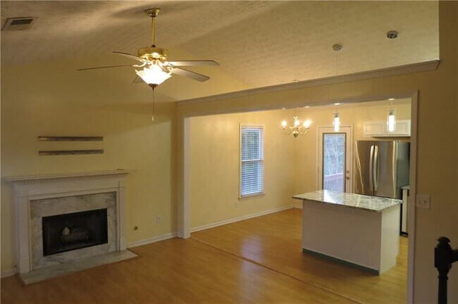 Building Photo - 408 Chippewa Dr SE