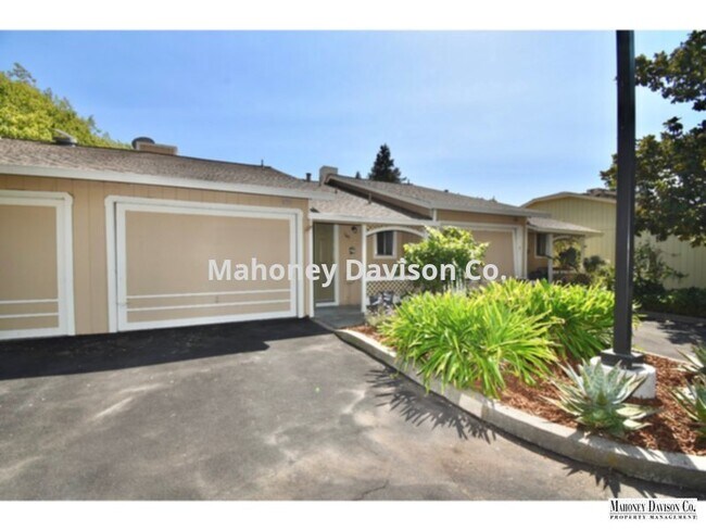 Building Photo - 149 Acorn Dr