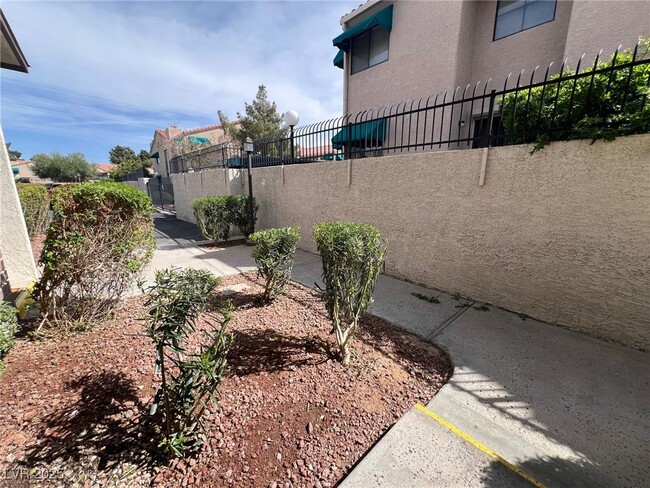 Building Photo - 2139 Pine Breeze Ln