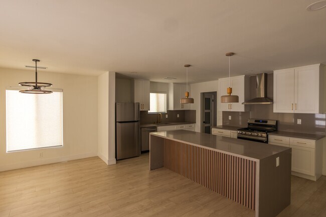 Foto del edificio - 17601 Hamlin St