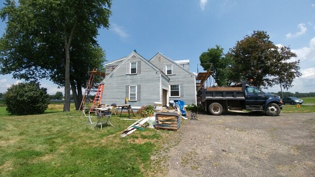 Building Photo - 43 S Maple St