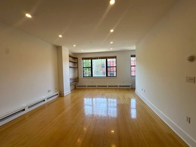 Building Photo - 82 Visitation Pl