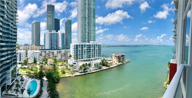 Foto del edificio - 601 NE 27th St