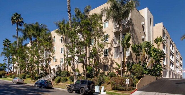 Complejo de condominios frontal - 5252 Orange Ave, #103