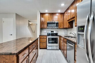 Building Photo - 8219 Summer Side Dr