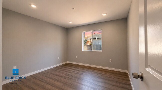 Building Photo - 1242 W 93rd St