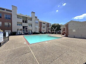 Building Photo - 9747 Whitehurst Dr