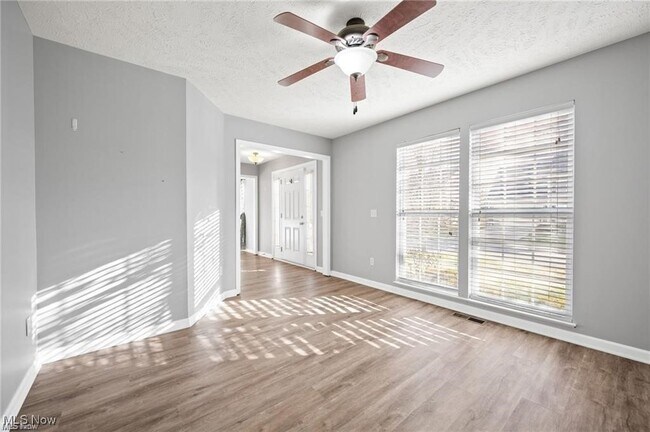 Foto del edificio - 7419 Meadow Brooke Way