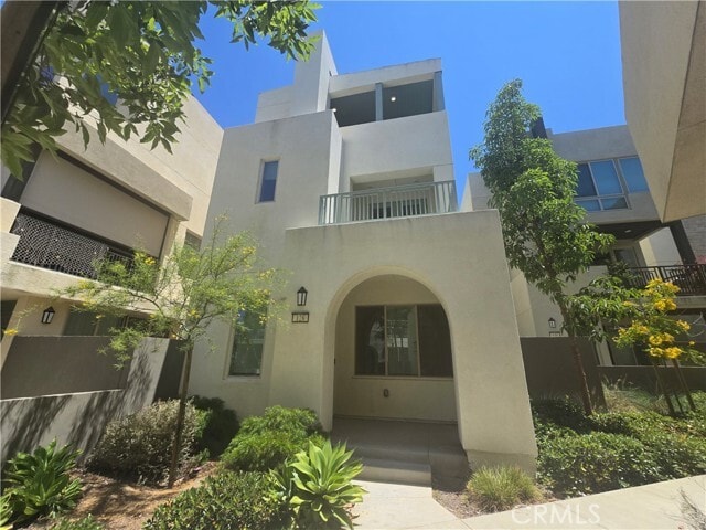 Building Photo - 128 Catalyst