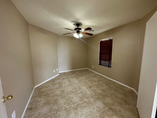 Foto del edificio - 41841 W Sunland Dr