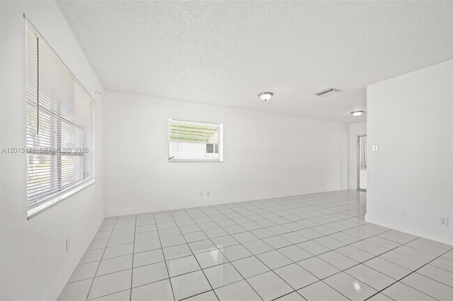 Foto del edificio - 7004 NW 67th Ave