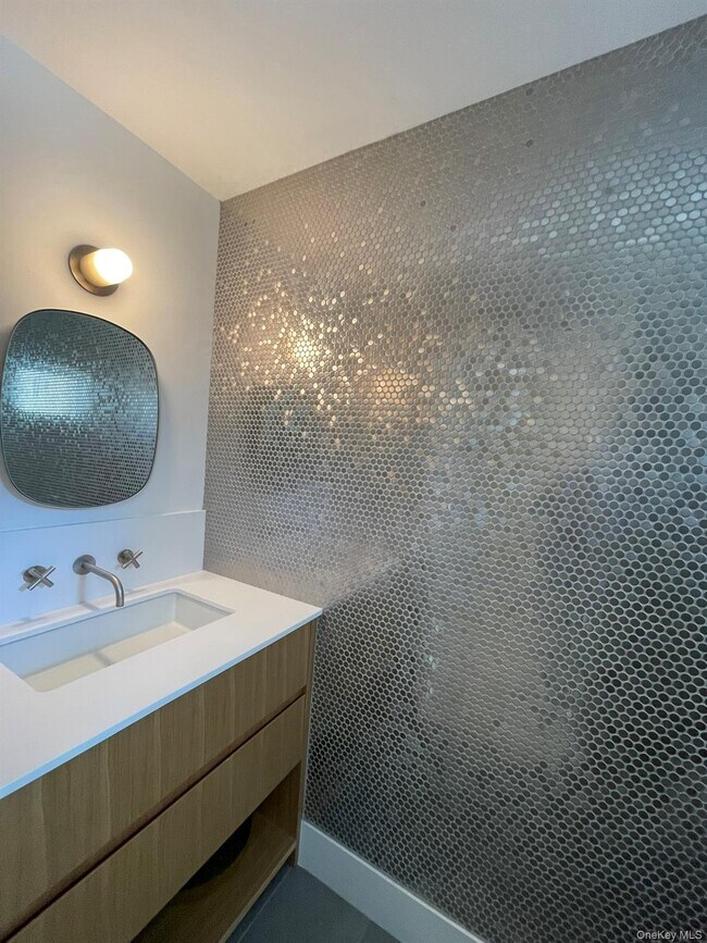 Building Photo - 495 N Parish Dr