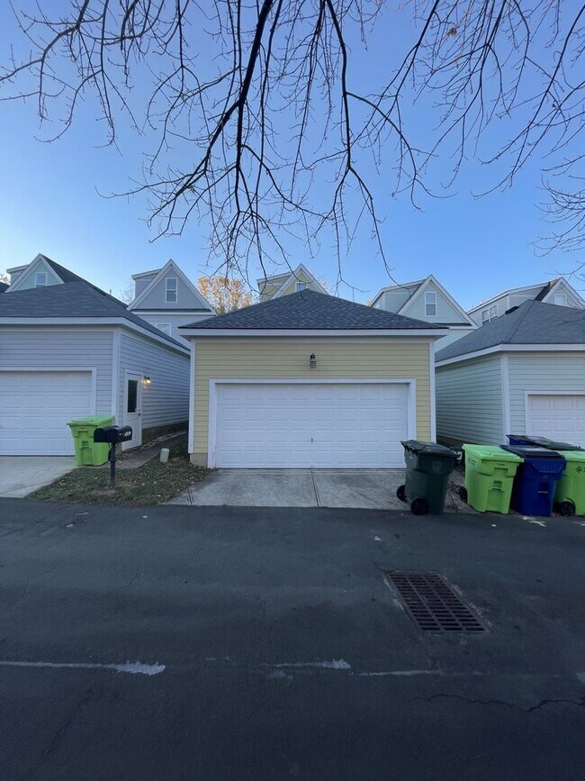 Foto del edificio - 3 bedroom 3.5 bathroom Detached house with...