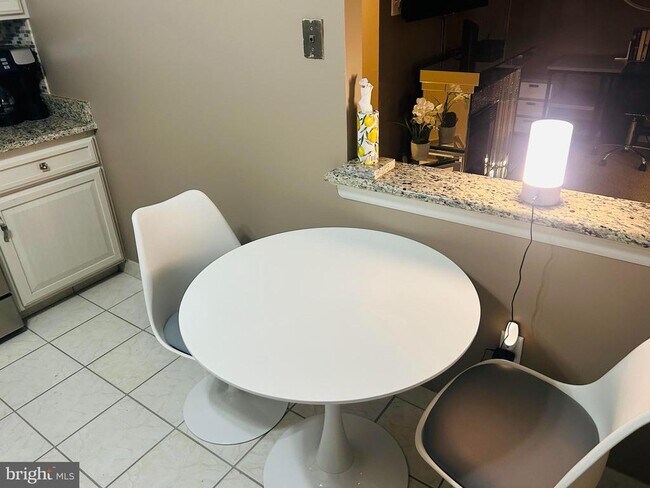 Foto del edificio - 60104 Delaire Landing Rd