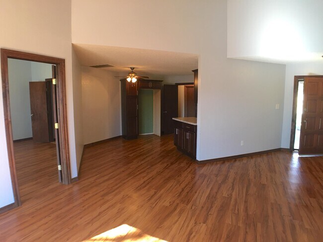 Foto del edificio - 612 Black Hawk Dr