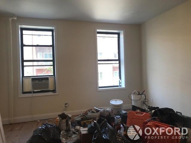 Foto principal - 2 bedroom in Queens NY 11103