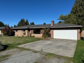 Building Photo - 1725 Sunset Dr