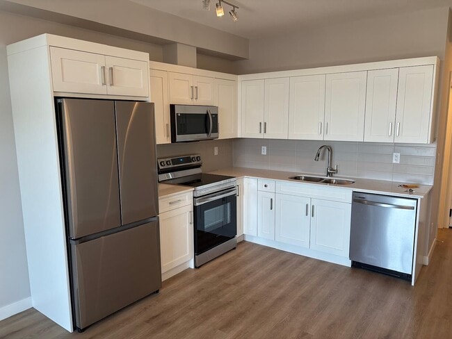 Building Photo - Elegant Living in Sage Hill