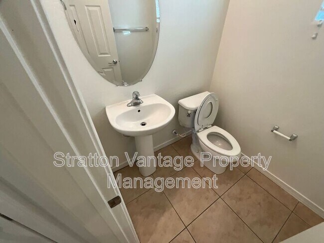 Foto del edificio - 2134 W Le Marche Ave