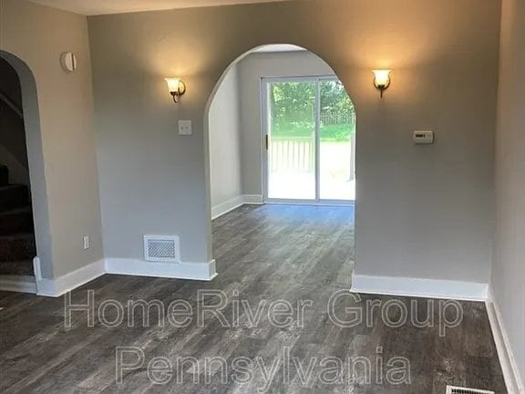 Building Photo - 213 Ridge St