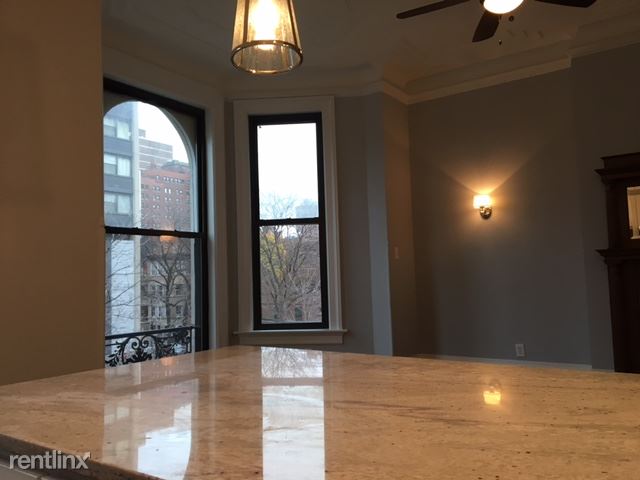 Building Photo - 509 W Wrightwood Ave