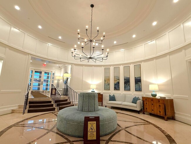 Elegant Back Bay Living in Full-Service La... - Elegant Back Bay Living in Full-Service La... House