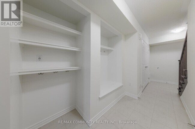 Photo du bâtiment - 3356 Swordbill St