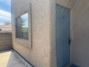 Building Photo - 4046 E Fairmount St