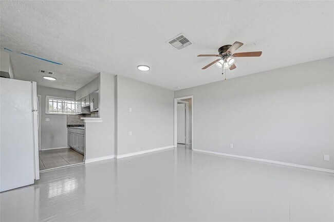 Foto del edificio - 9709 Fairland Dr