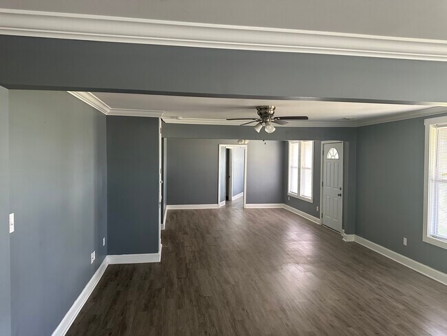 Building Photo - 1299 Hankins St