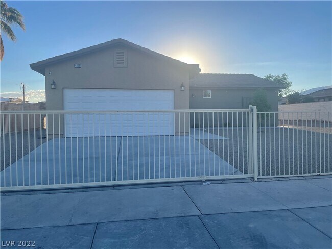 Building Photo - 4966 Andover Dr