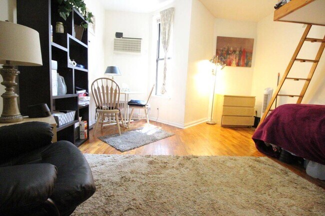 Building Photo - 252 W 91st St