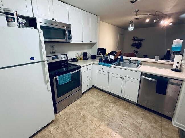 Building Photo - 1213 University Terrace