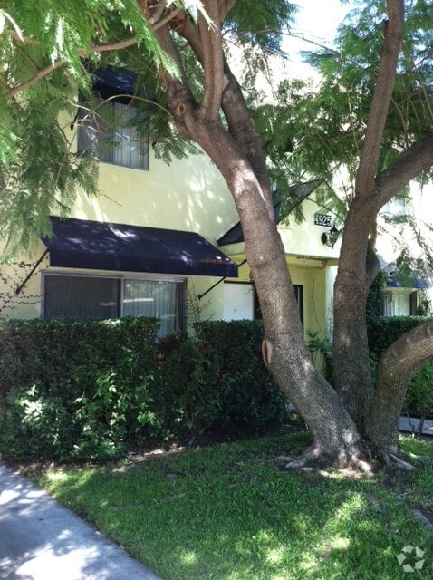 The front of the unit. - 4925 Coldwater Canyon Ave