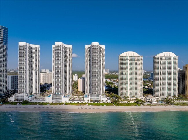 Building Photo - 16001 Collins Ave