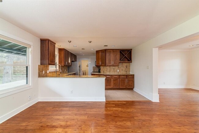 Building Photo - 2503 Homedale Dr