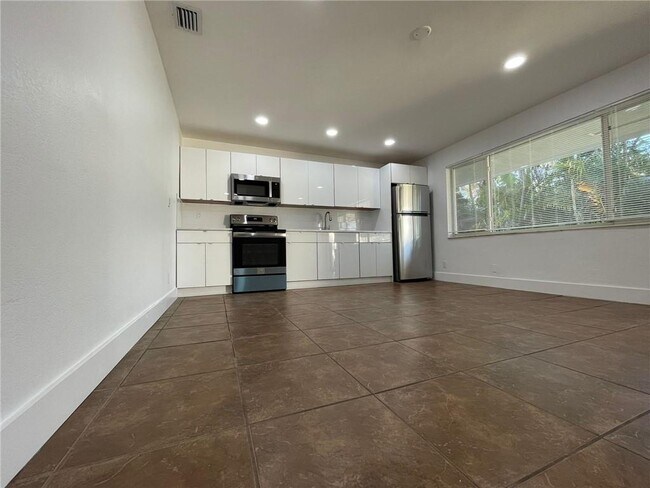 Foto del edificio - 632 SW 6th Ter