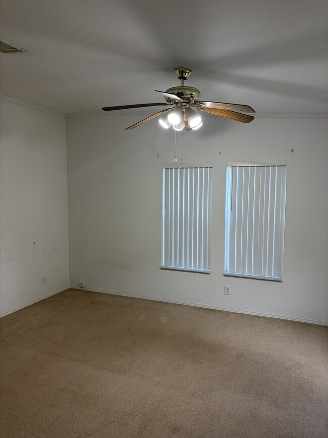 Building Photo - 120 SW McGriff Ln