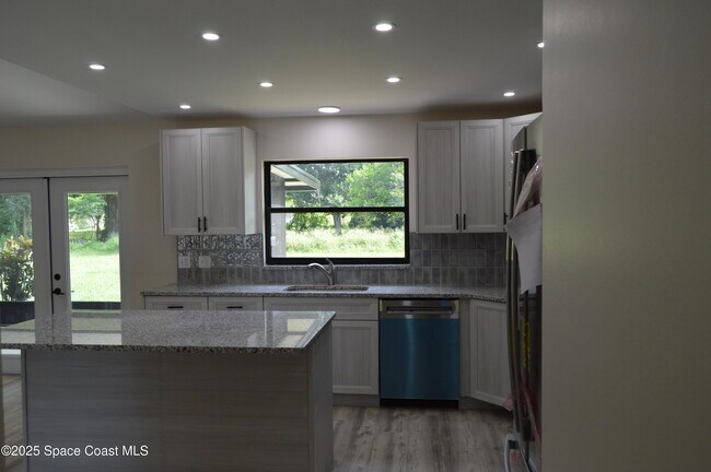 Foto del edificio - 4440 Sherwood Dr